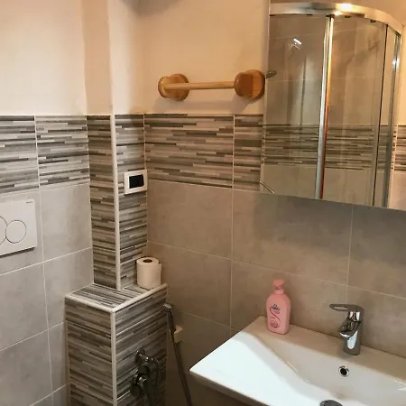 Apartment Studio Pour 4 Pers Proche Pistes Et Commerces, Animaux Acceptes - Fr-1-445-141 Montgenevre